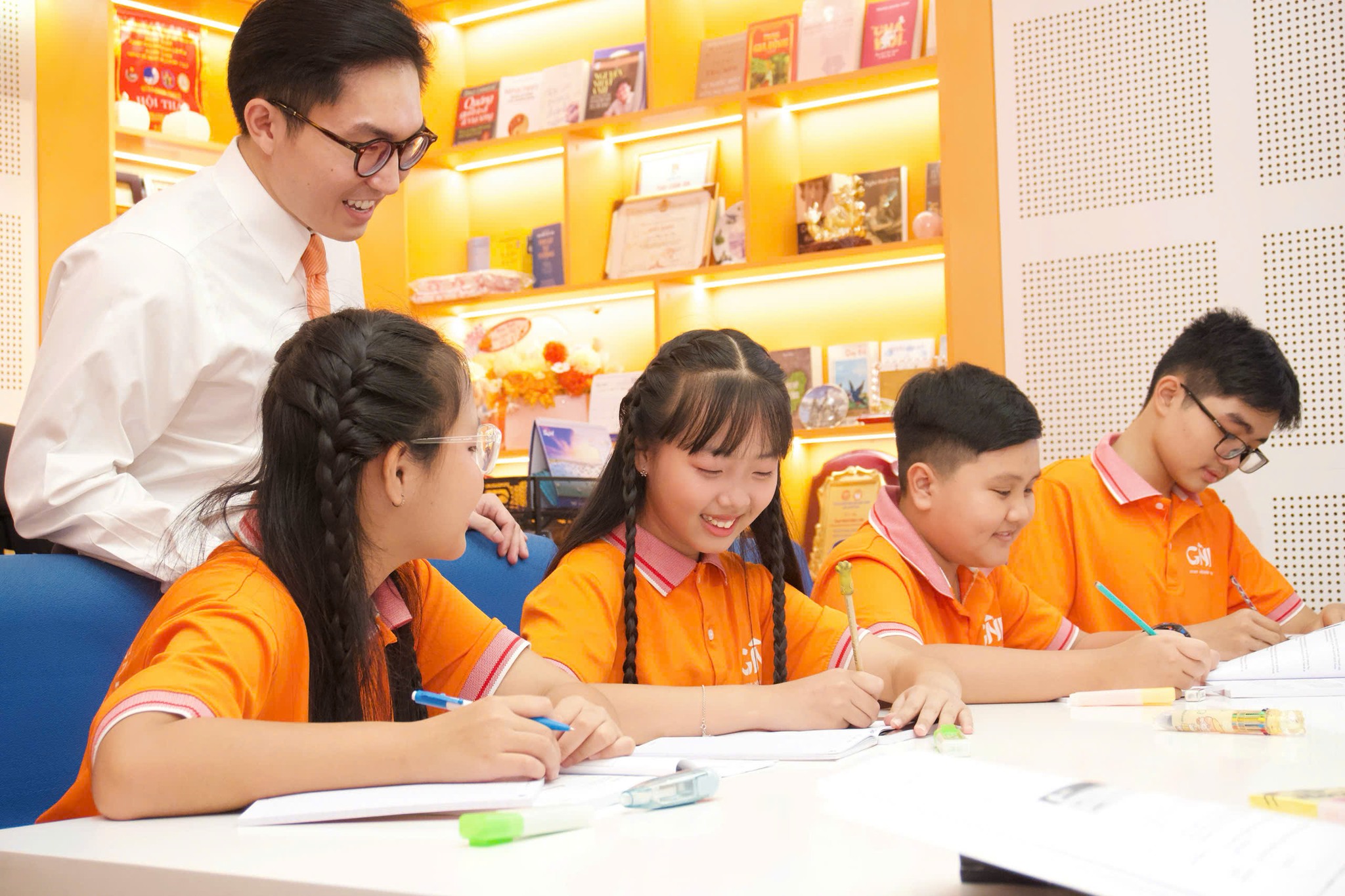 GNP English Academy - Slide 1